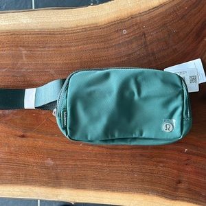 NWT Lululemon Everywhere belt bag